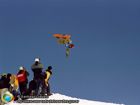 Fondo de Pantalla Salto en snowboard (Santiago Gaudio)